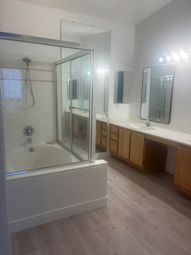Master Bathroom - 8772 Bridgeport Bay Ave