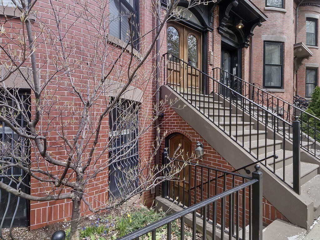 Building Photo - 70 E Brookline St