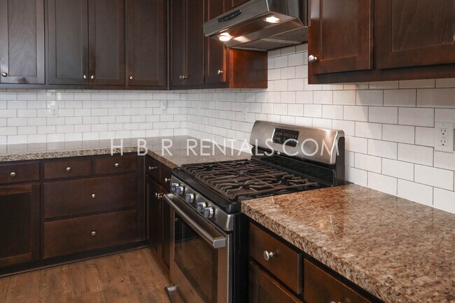 Building Photo - 906 River Bend Dr