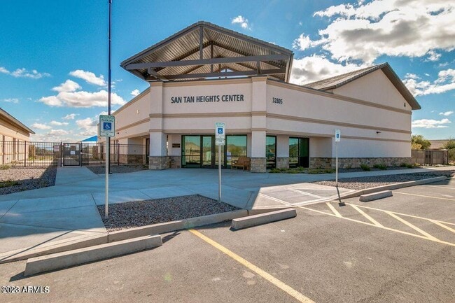 Building Photo - 32934 N Cherry Creek Rd