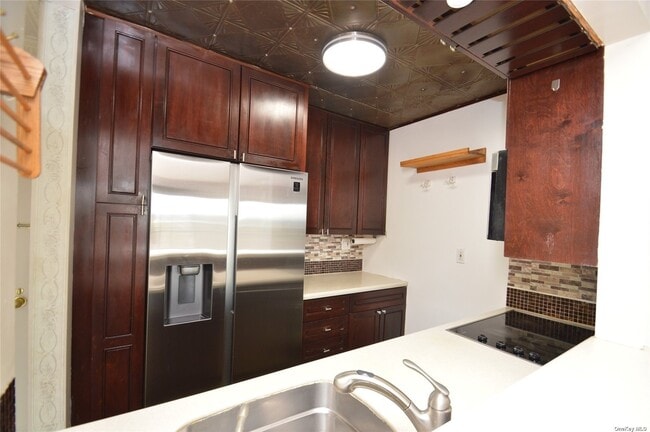 Building Photo - 25-40-40 Shore Blvd