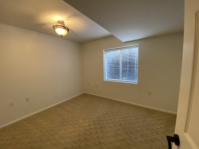 Building Photo - 4 bedroom - Canoe Creek
