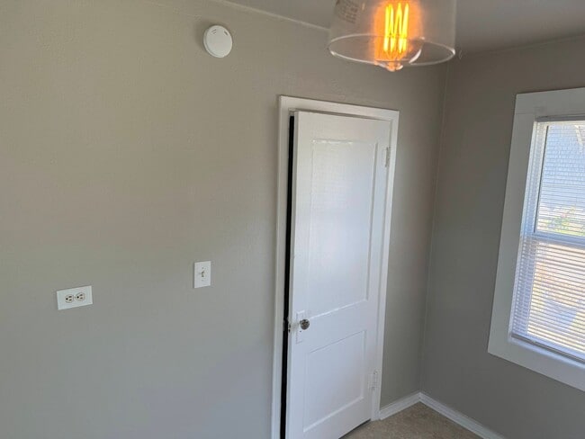 Building Photo - Studio Apartment in Whiteaker