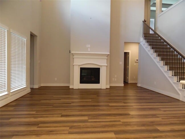 Building Photo - 225 Eagle Ford Dr