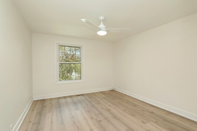 Building Photo - 1250 Park Ave W