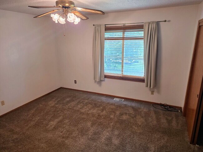 Building Photo - 5310 Brookview Dr