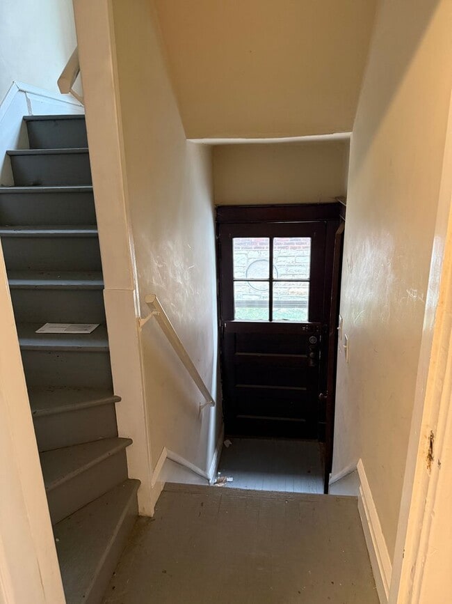 Building Photo - 5319 Sutherland Ave