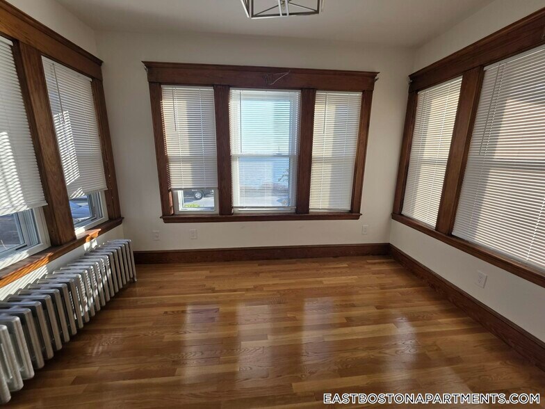 Building Photo - 102 Bayswater St