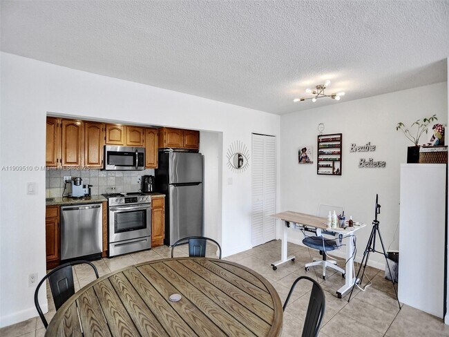 Building Photo - 4154 NW 79th Ave