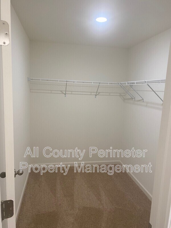 Building Photo - 1117 Union Pacific Wy
