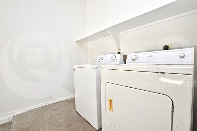 Building Photo - 1543 S Longspur Ln