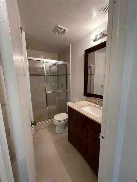 Building Photo - 2718 S University Dr