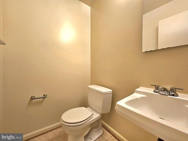 Building Photo - 4802 Treasure Ct