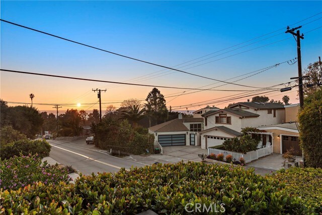 Building Photo - 595 Bluebird Canyon Dr