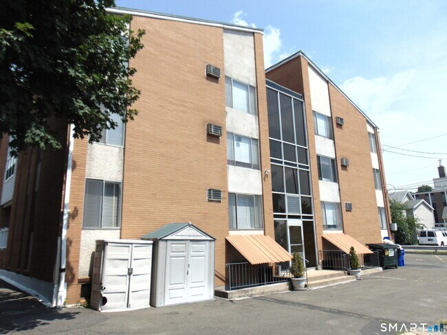 Building Photo - 87 Meadow St