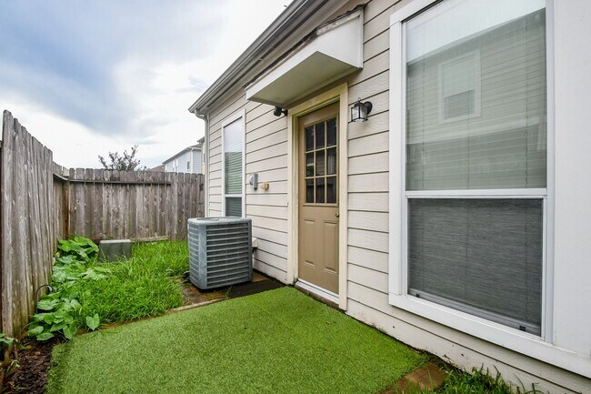 Building Photo - 14947 Atmore Pl Dr