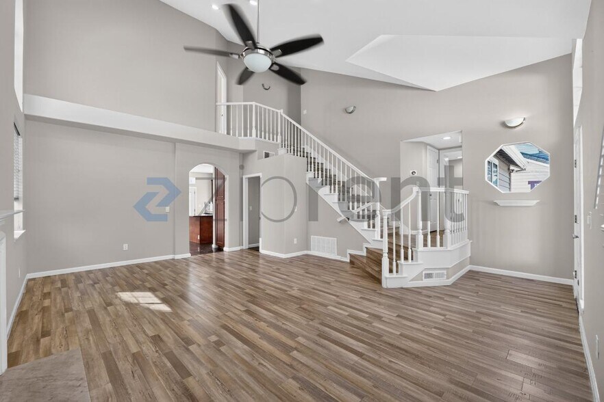 Building Photo - Unit