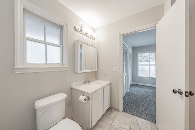 Building Photo - Prime Location in Overton West! Spacious D...