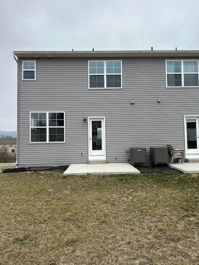 Building Photo - Introducing a end unit town-home 3-bedroom...