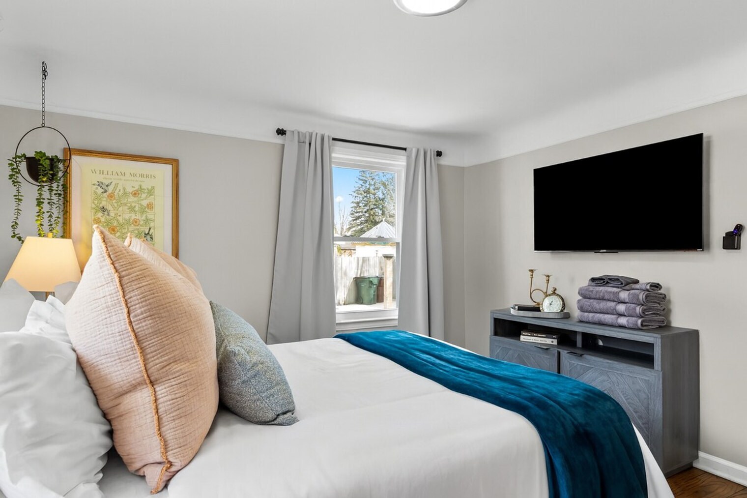 Building Photo - 8254 Mary Ann Ave