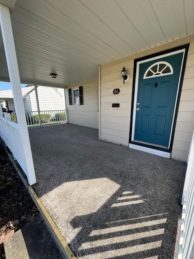 Building Photo - Struthers , 3 bedroom home with full basement and garage.