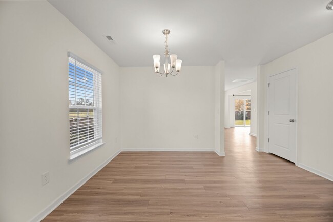 Building Photo - Lake View Four Bedroom 2.5 Bath Home