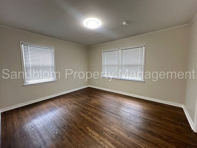 Building Photo - For Lease | $1300 Rent | Available Now!