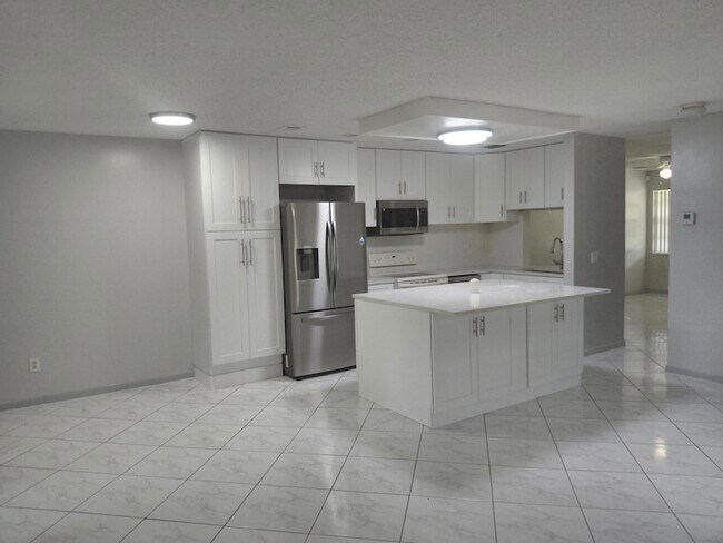 Building Photo - 1322 Pines Ln