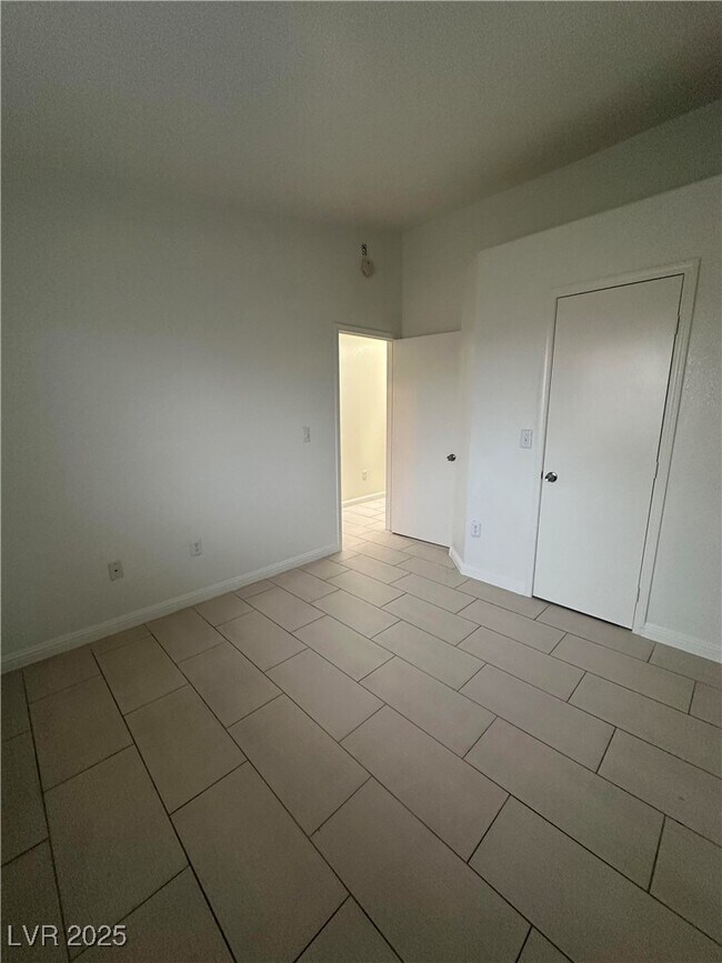 Building Photo - 1956 Vista Malaga St