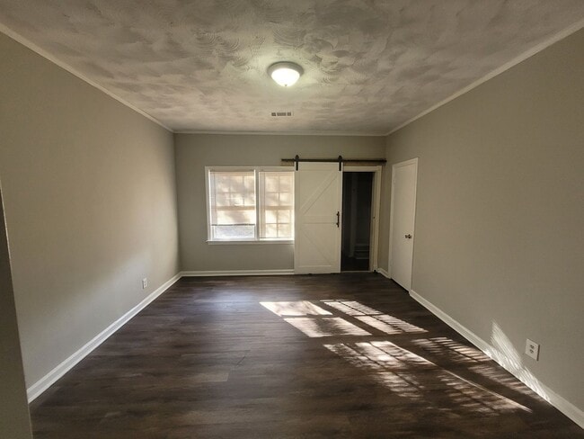 Building Photo - 2400 Bell St