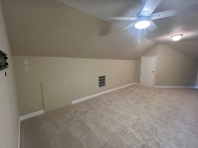 Building Photo - 123 Forest Green Dr