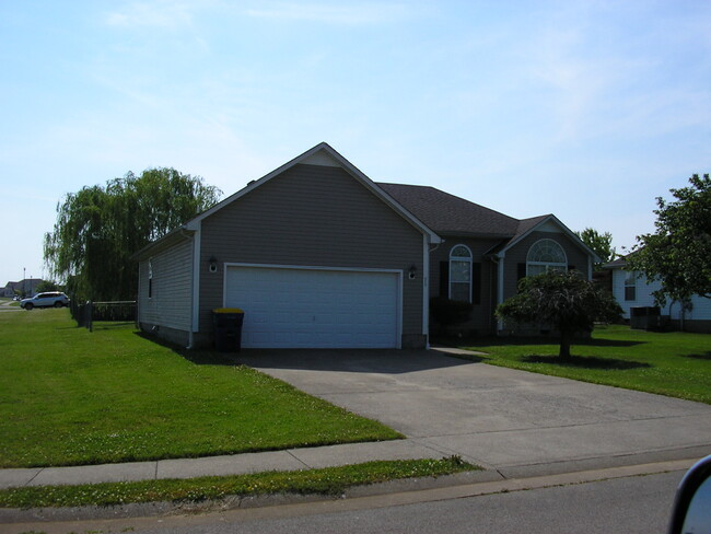 Building Photo - 403 Cedar Hollow Dr