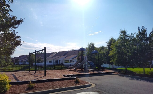 Building Photo - Beautiful, 2 Story home located in the Harkey Creek Community in Monroe NC!
