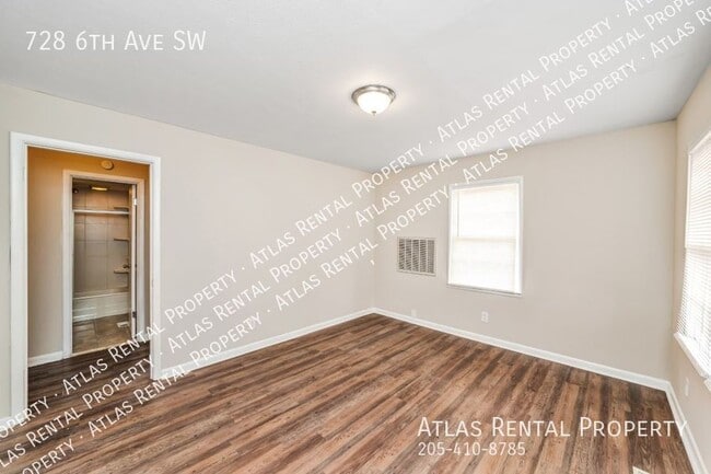 Building Photo - 728 6th Ave SW
