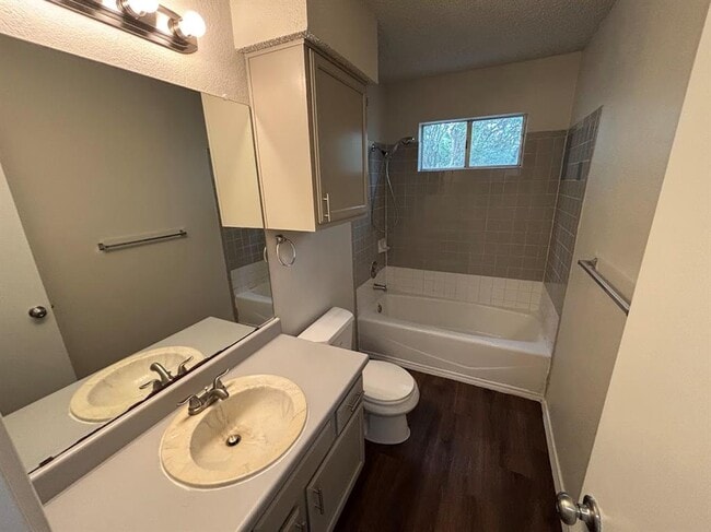 Building Photo - 701 Fairchild Dr