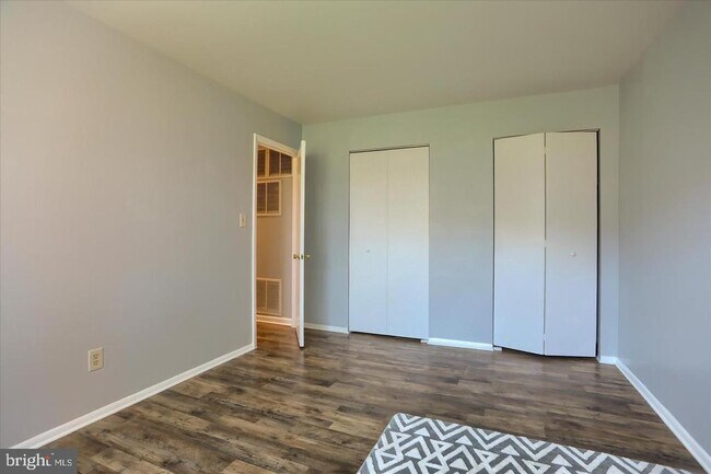 Building Photo - 4411 Falls Bridge Dr