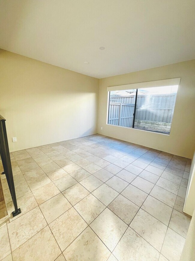 Building Photo - LA JOLLA VILLAGE LIVING! SPACIOUS 3BD/2.5BA TOWNHOME AVAILABLE JUNE for $4,795/mo!