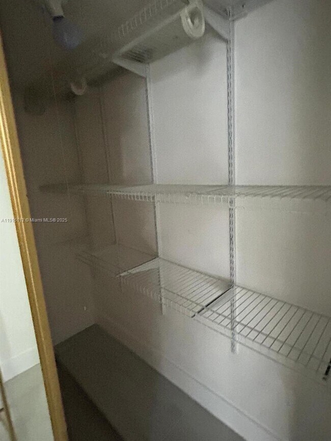 Building Photo - 1750 NE 191st St