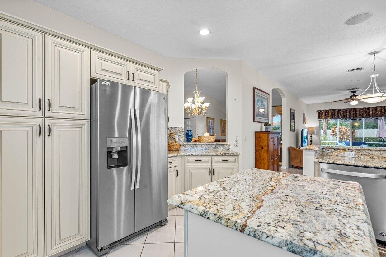 Building Photo - 9756 Arbor View Dr S