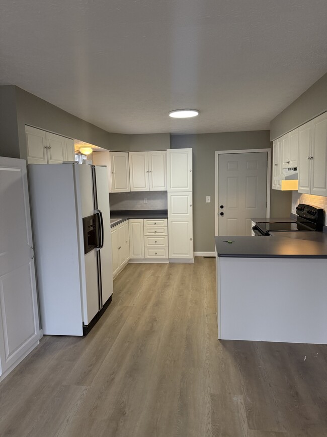 Building Photo - 804 Woodmere Dr