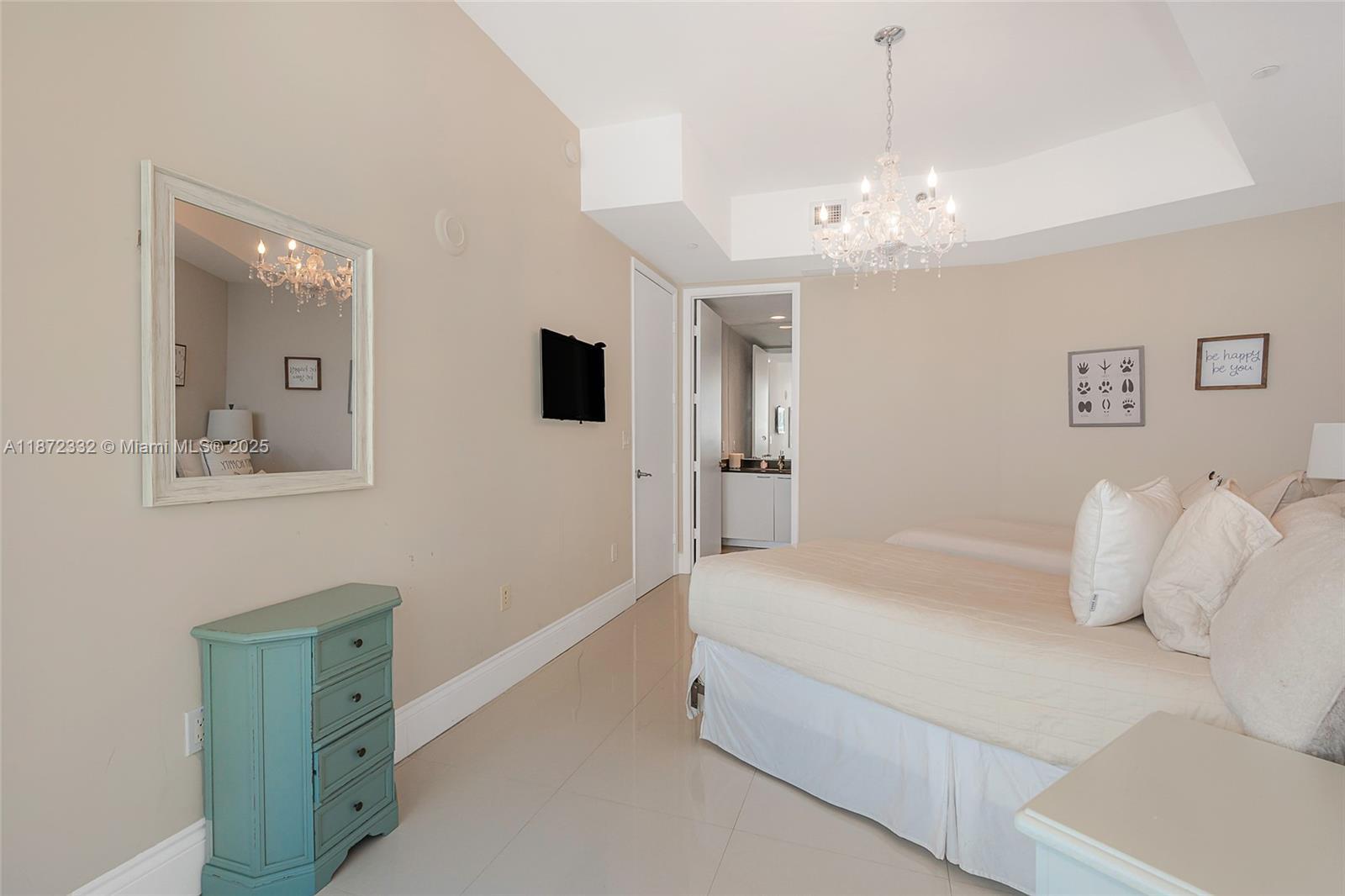 Building Photo - 16001 Collins Ave