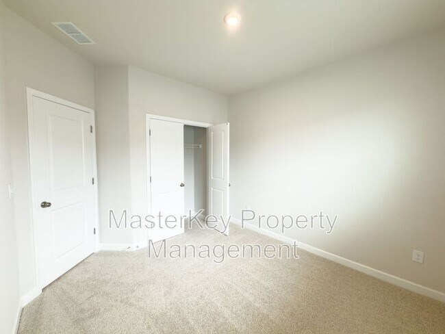 Building Photo - 804 Hillfarm Dr