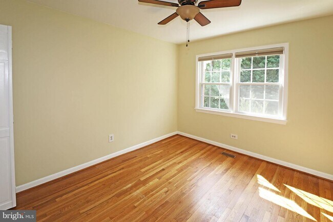 Building Photo - 1810 Golf View Ct