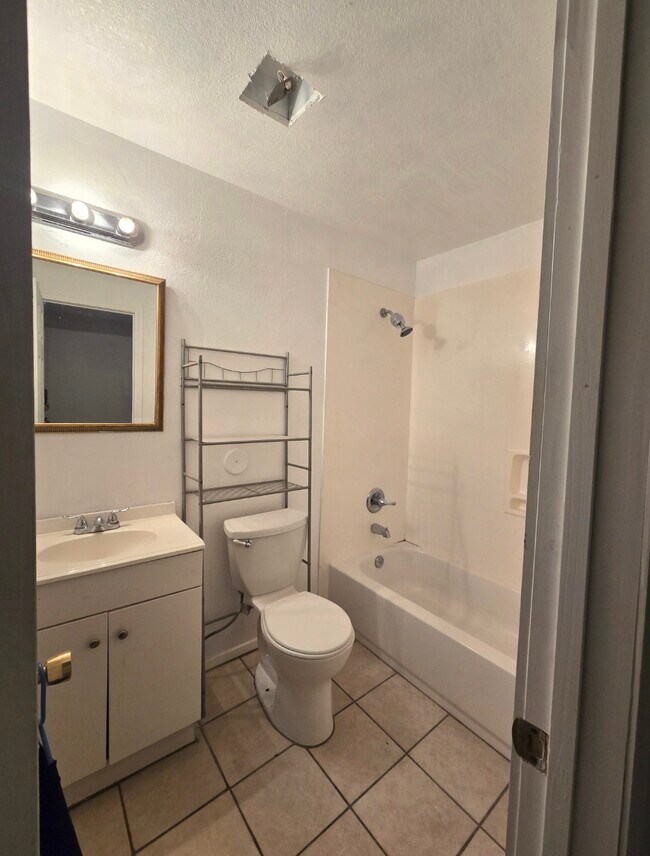 Building Photo - 106 S 29th Ave