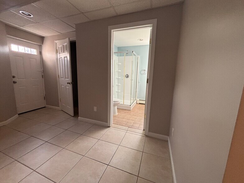 Building Photo - 242 Bedford Rd