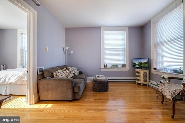 Building Photo - 22 N Main St