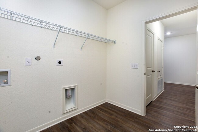 Building Photo - Modern Move-In Ready Home Near Lackland AFB | Pool, Park & Prime Location!