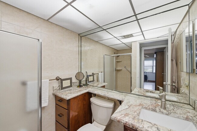 Building Photo - 52 Saxony B