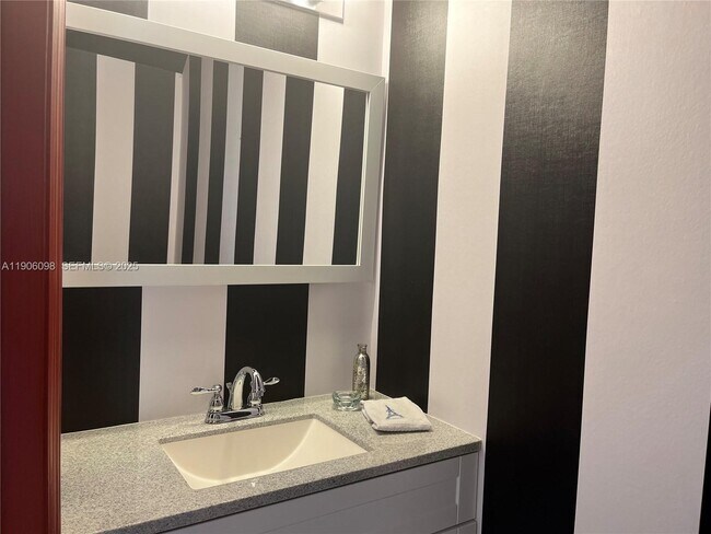 Building Photo - 2045 Pompeii Ct