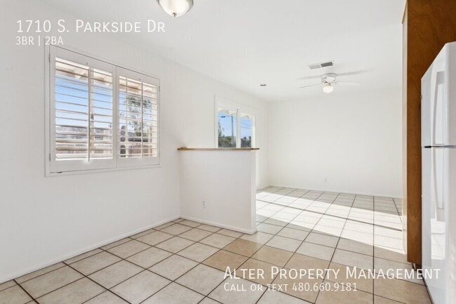 Building Photo - 1710 S Parkside Dr